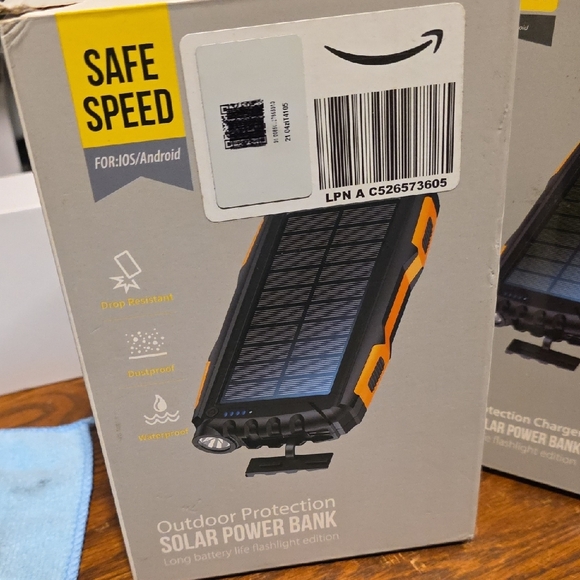 Solar-In Portable Solar Power Bank with Flashlight - Picture 3 of 4